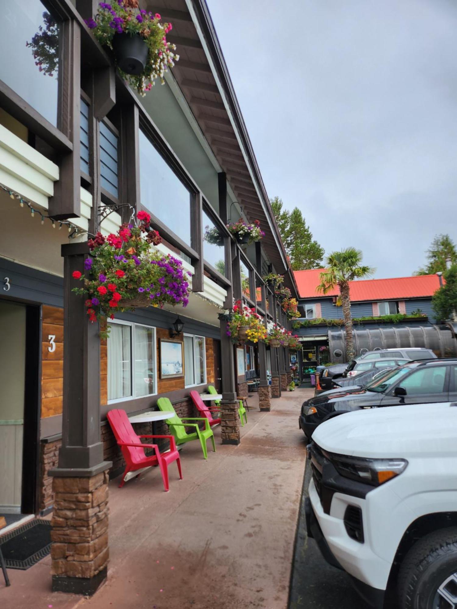 Schooner Motel Tofino Eksteriør bilde