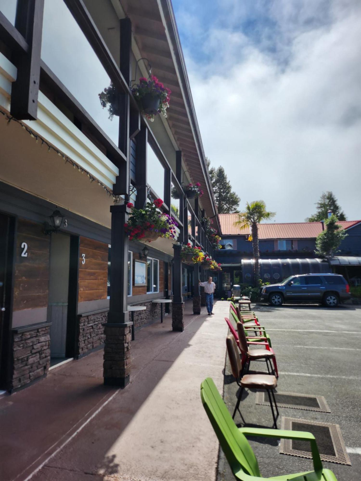 Schooner Motel Tofino Eksteriør bilde